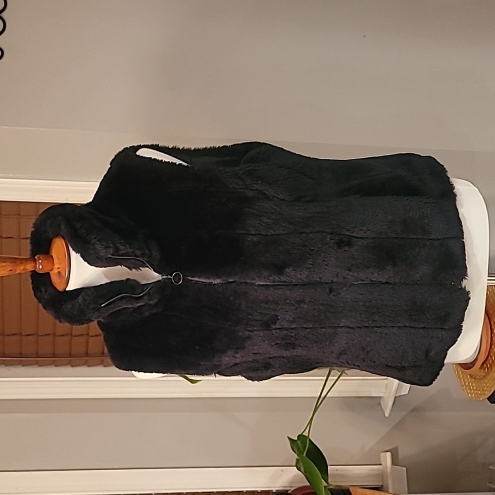 E-vie Furry Black Sleeveless Vest